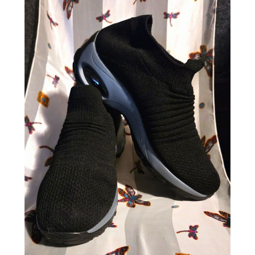 NWOT - Women's Form Fitting Nurse Shoes - Size 9